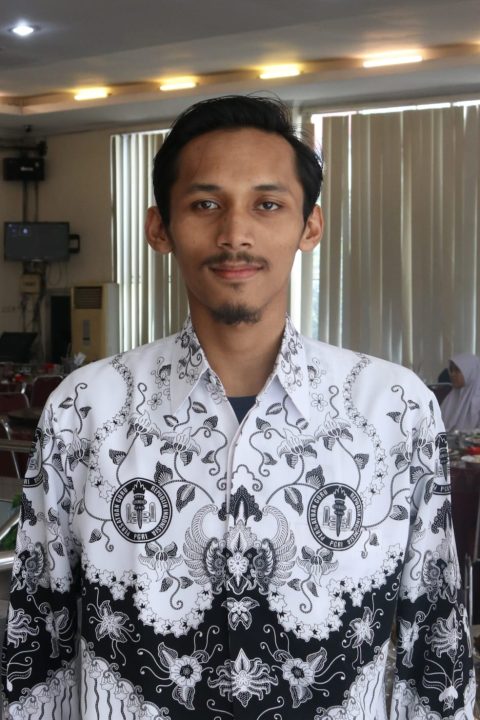 MUHAMMAD FATHILLAH, S.Kom. (Guru informatika)