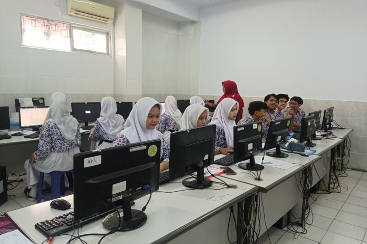 RUANG LAB KOMPUTER
